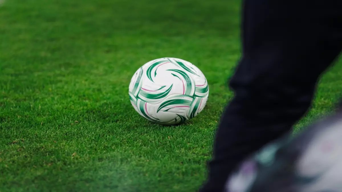 عاجل: السعودية تصدم العالم بكرة كأس آسيا الشبابية... التصميم الخفي الذي يحمل رسالة سرية!