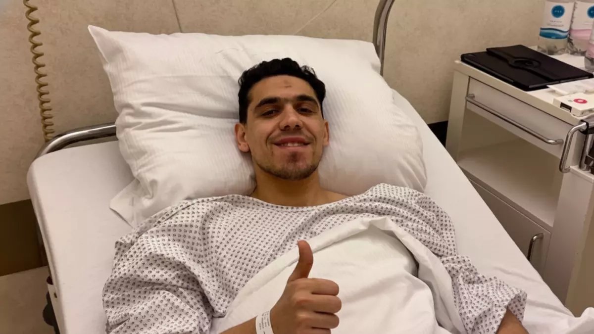 شاهد: أول صورة لـ محمد حمدي من المستشفى بعد جراحة الصليبي المصيرية في ألمانيا!