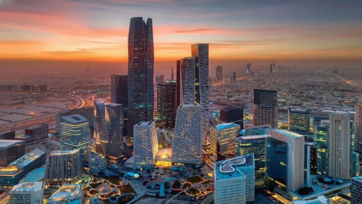 عاجل: انهيار جنوني لأسعار الأراضي في الرياض... 8 أحياء تفقد 50% من قيمتها!