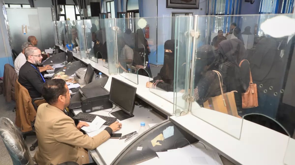 عاجل: الرئيس العليمي يصدر قراراً تاريخياً... 90 مليون دولار لصرف الرواتب المتأخرة فوراً!