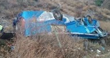 مصرع 3 أشخاص وإصابة 20 آخرين جراء سقوط حافلة فى جنوب بيرو..فيديو