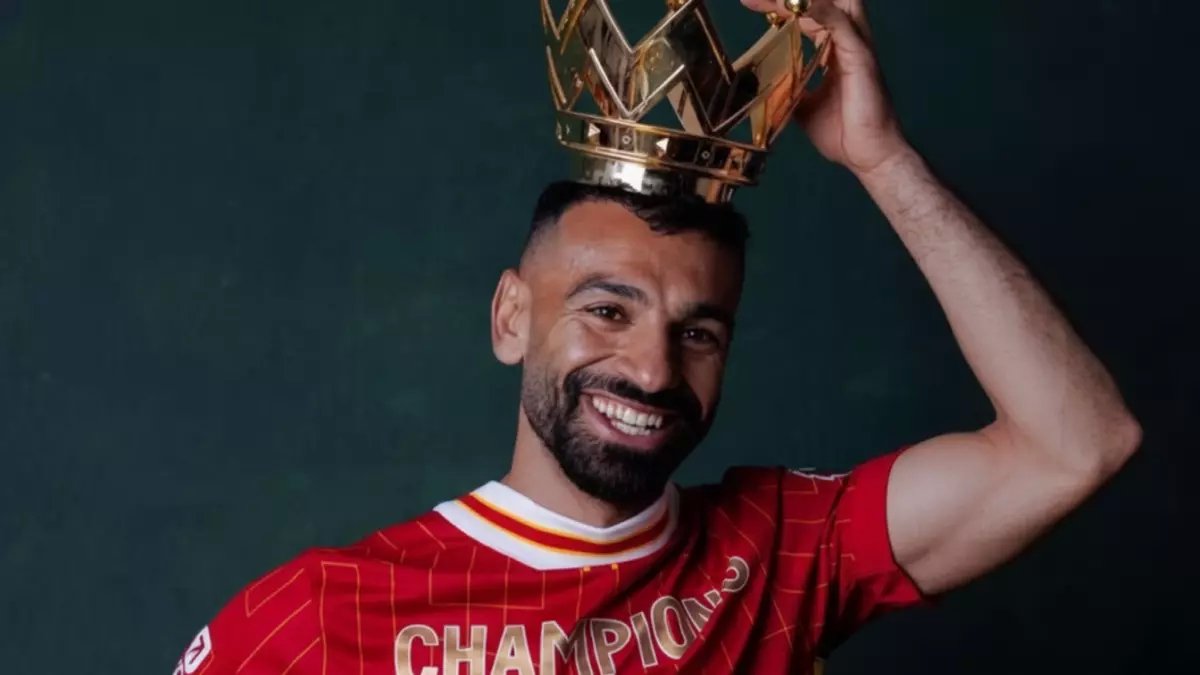 صادم: صلاح يحقق 4600 جنيه في الساعة الواحدة - اكتشف راتبه المذهل مقارنة برونالدو وميسي!