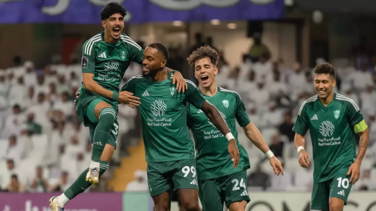 الأهلي يطارد الموهبة التي أبهرت الخليج.. عبد العزيز العليوة أفضل لاعب تحت 23 عاماً بشرط جزائي مفاجئ