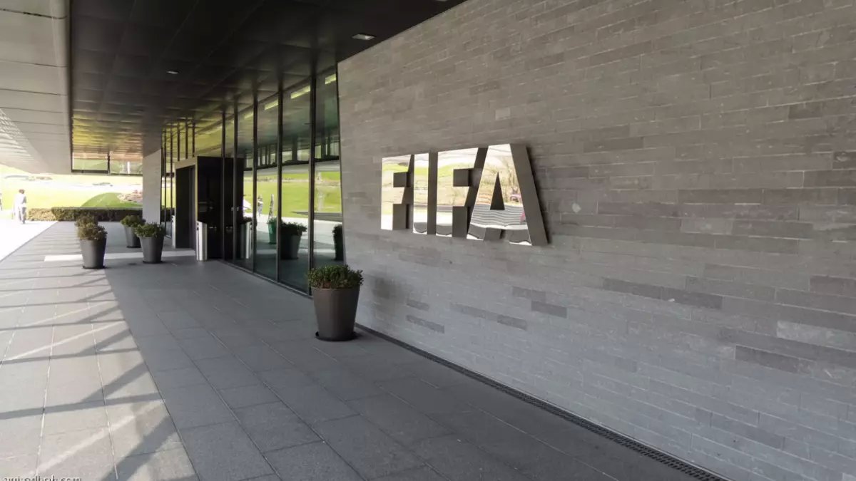 فيفا يضع ثلث الأندية السعودية تحت المراقبة.. والسبب صادم: 15 نادي يواجه أزمة مالية منهجية تهدد مستقبل الكرة السعودية