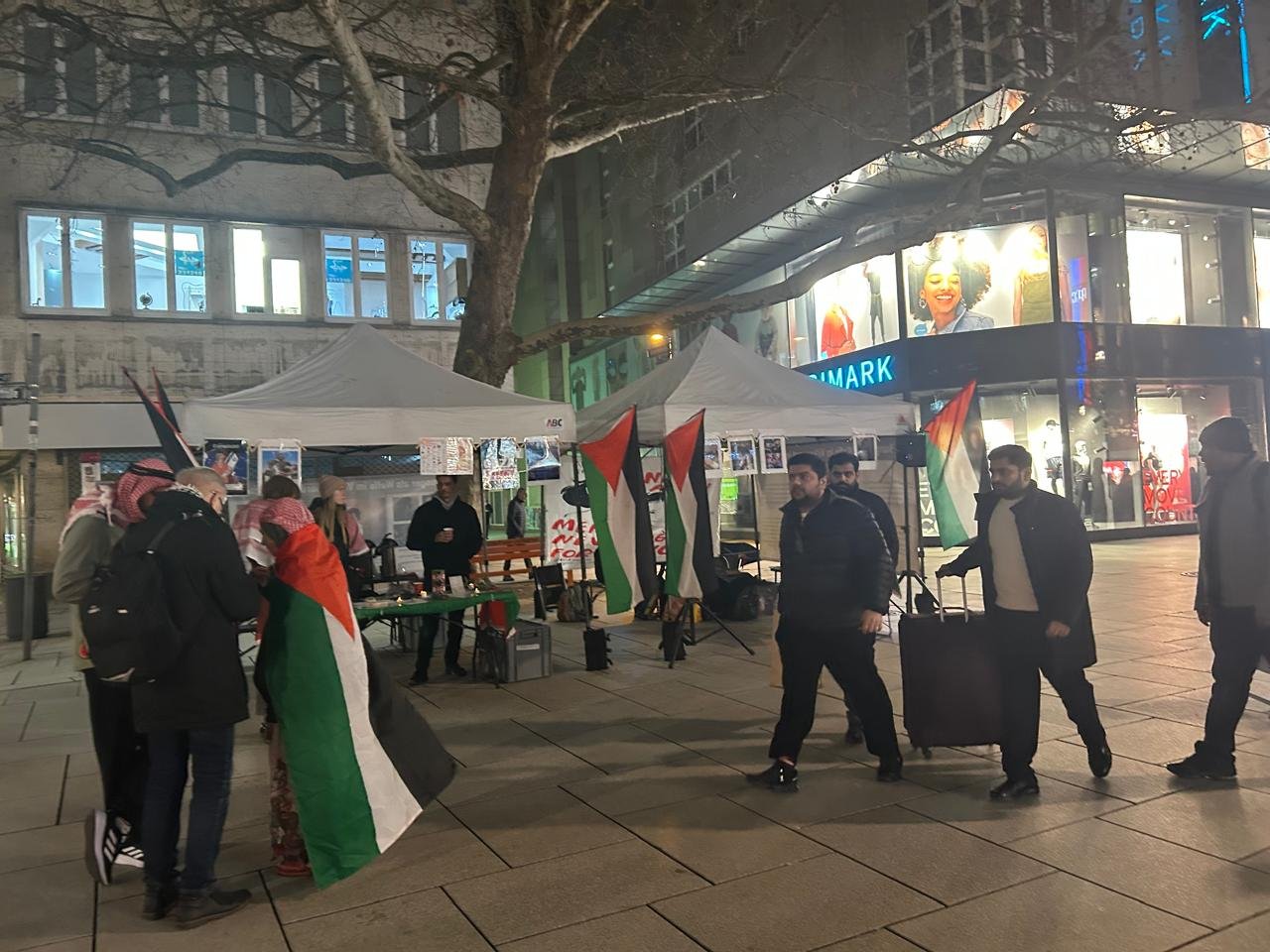 وقفة احتجاجية في فرانكفورت للتضامن مع غزة ضد جرائم الاحتلال