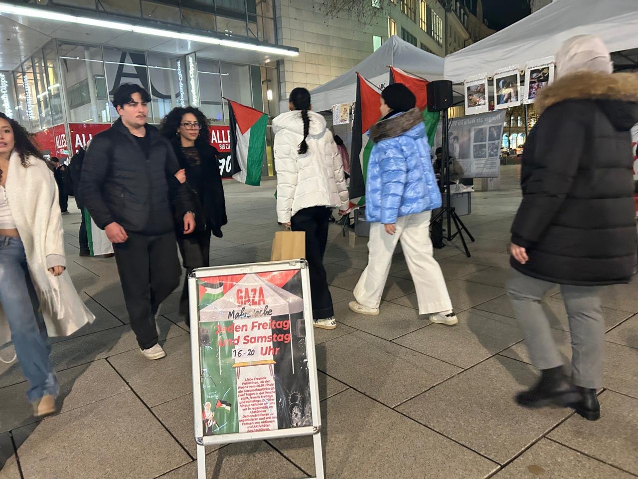 جانب من الوقفة الاحتجاجية