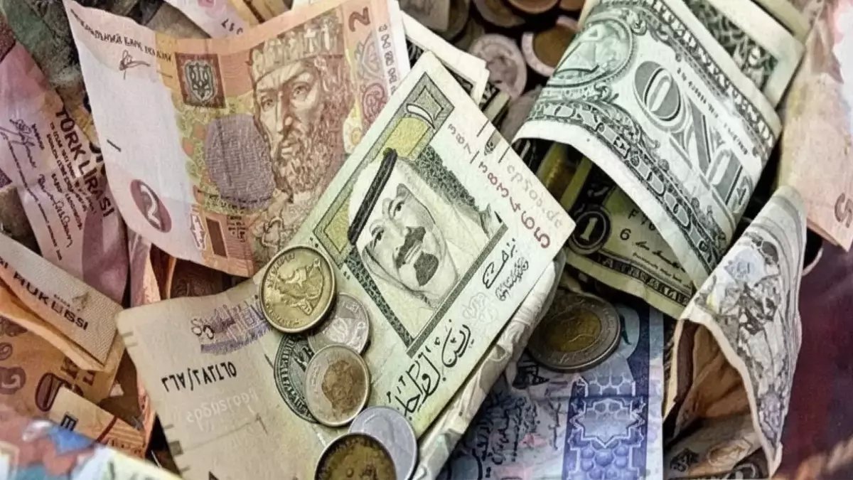 الدولار يخترق حاجز الـ47 جنيه.. والبنك الأهلي المصري يكشف التأثير المباشر على راتبك