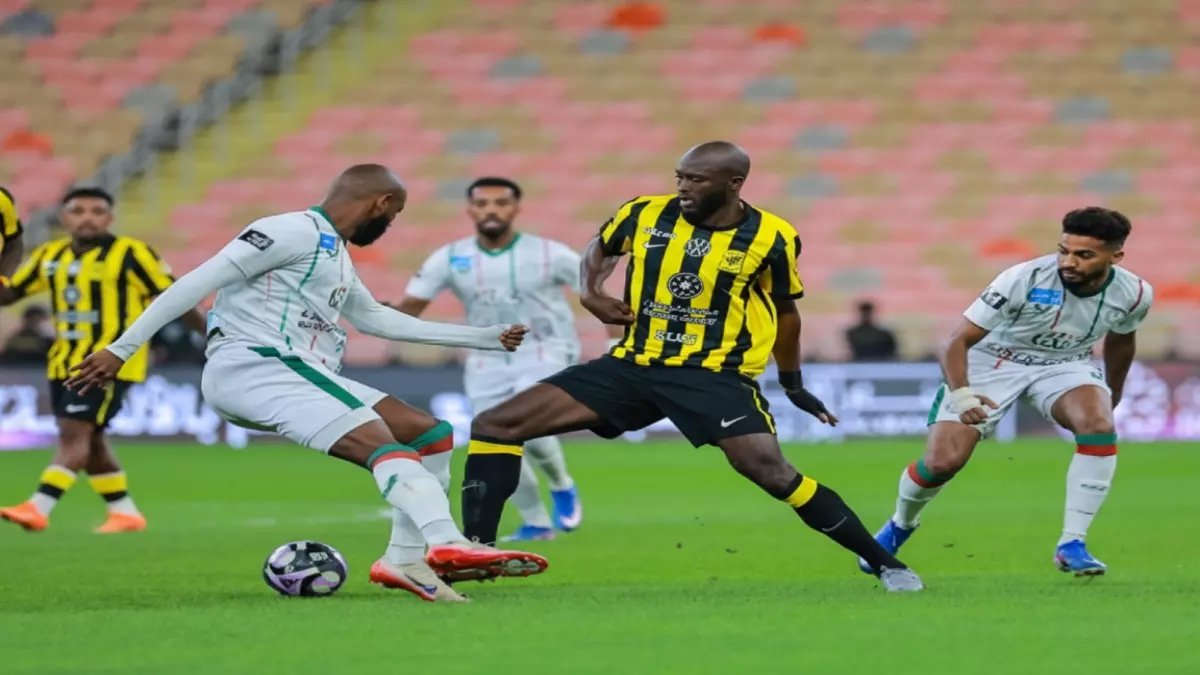 صادم: الاتحاد ينهار أمام الاتفاق بـ'لعنة الدقيقة 85'... طرد الحارس يشعل غضب الجماهير!