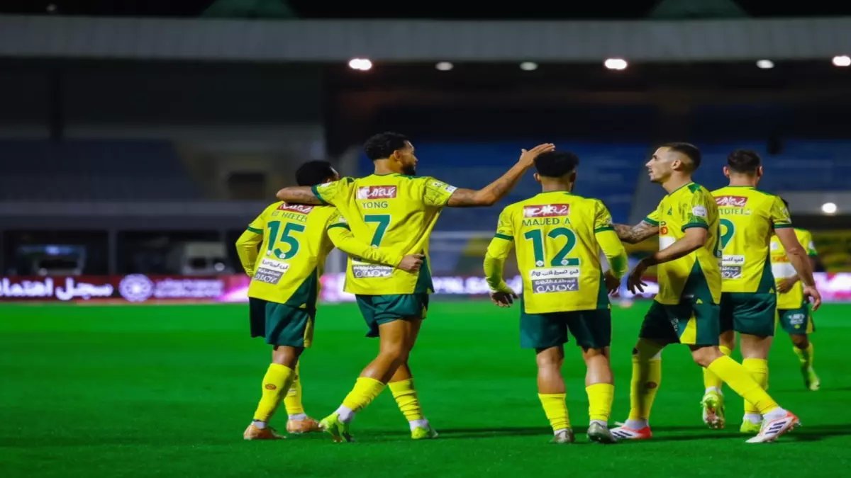 صادم: الخليج يدك الأخدود برباعية تاريخية ويقفز للمركز السابع - ماسوراس يسجل هدفين نارين!