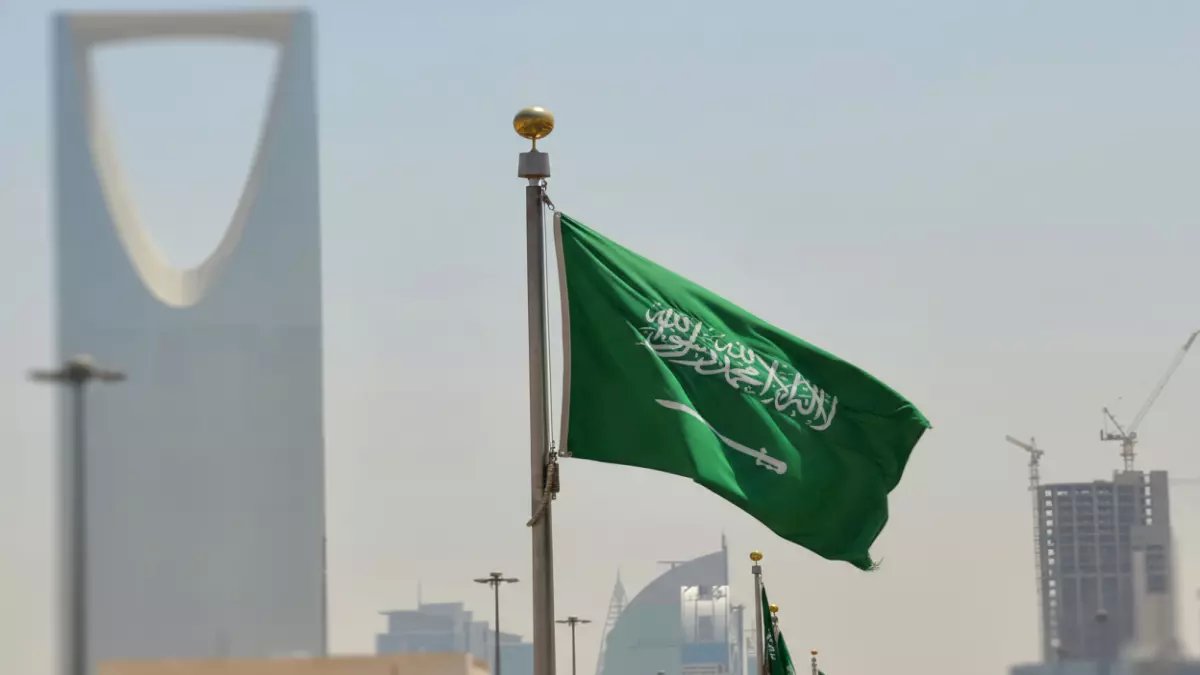 عاجل: السعودية تُلغي رسوم الإقامة لفئات محددة من المقيمين رسمياً - هل أنت من المستفيدين؟