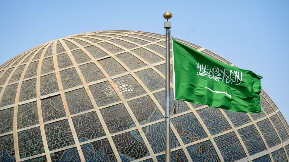 عاجل: السعودية تفرض عقوبة صادمة 50 ألف ريال على الوافدين... والسجن 6 أشهر!