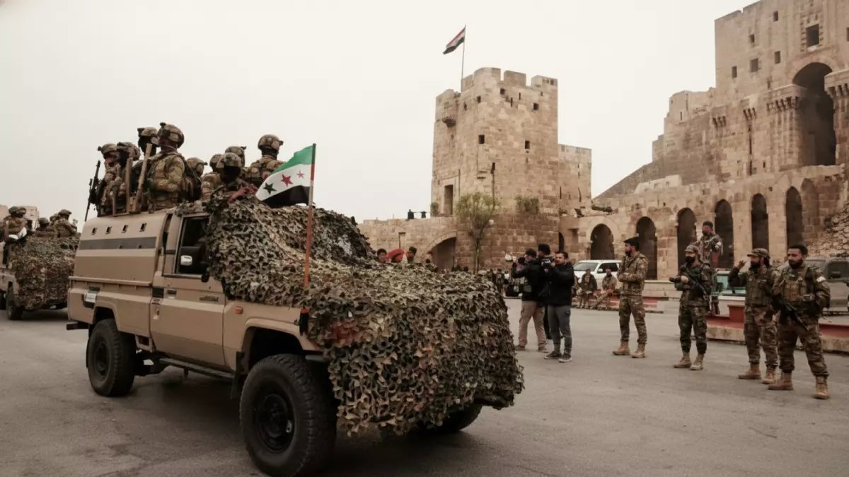 عاجل: الجيش السوري يشن هجوماً عسكرياً ضد مواقع إرهابية في حلب... طائرات انتحارية تستهدف المدنيين!