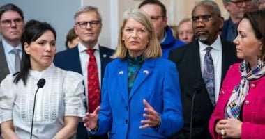 مشرعون أمريكيون يزورون الدنمارك في محاولة لتهدئة التوترات حول جرينلاند