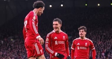 ليفربول ضد بيرنلي.. الريدز يتفوق بهدف فيرتز وسوبوسلاي يهدر ركلة جزاء