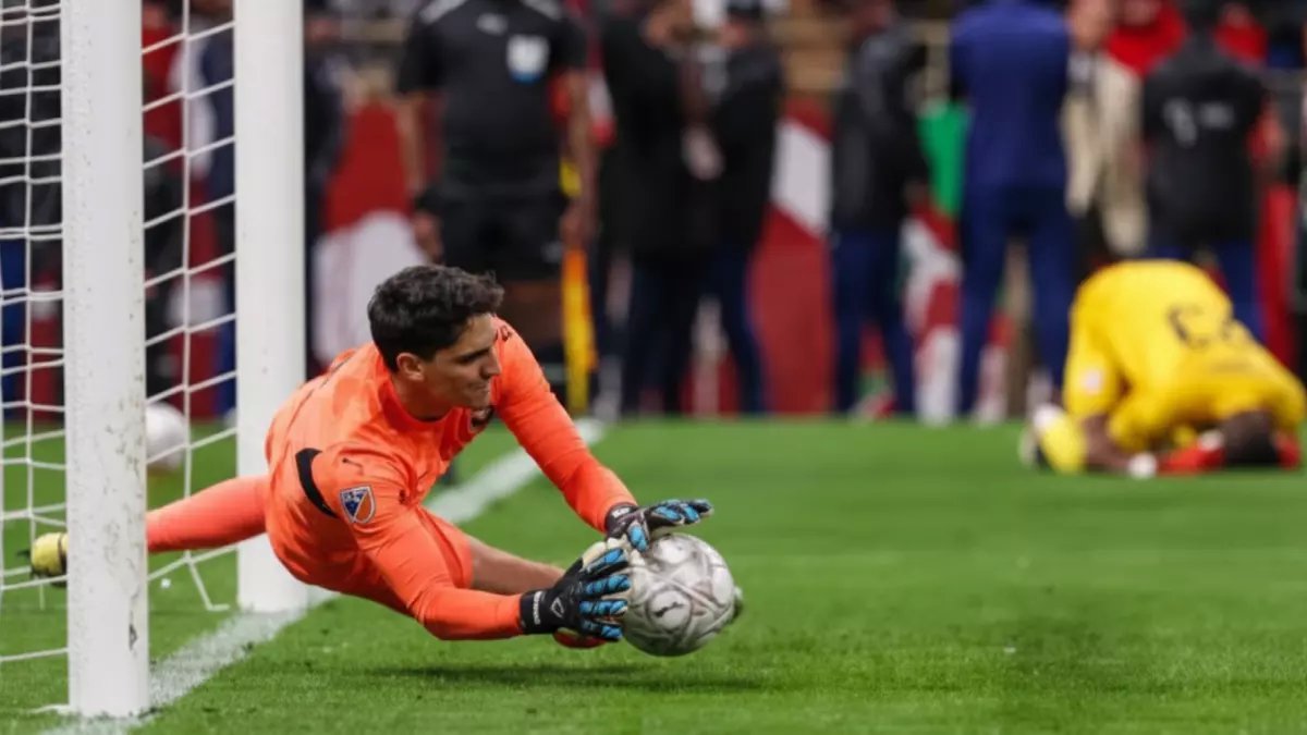 عاجل: ياسين بونو يحطم الأرقام القياسية… 5 انتصارات من أصل 8 ترجيحيات - السر وراء عبقريته المرعبة!