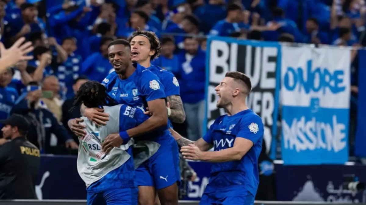 عاجل: 5 نجوم يغيبون عن الهلال أمام نيوم... هل ينهار الزعيم بدون قائده الدوسري؟