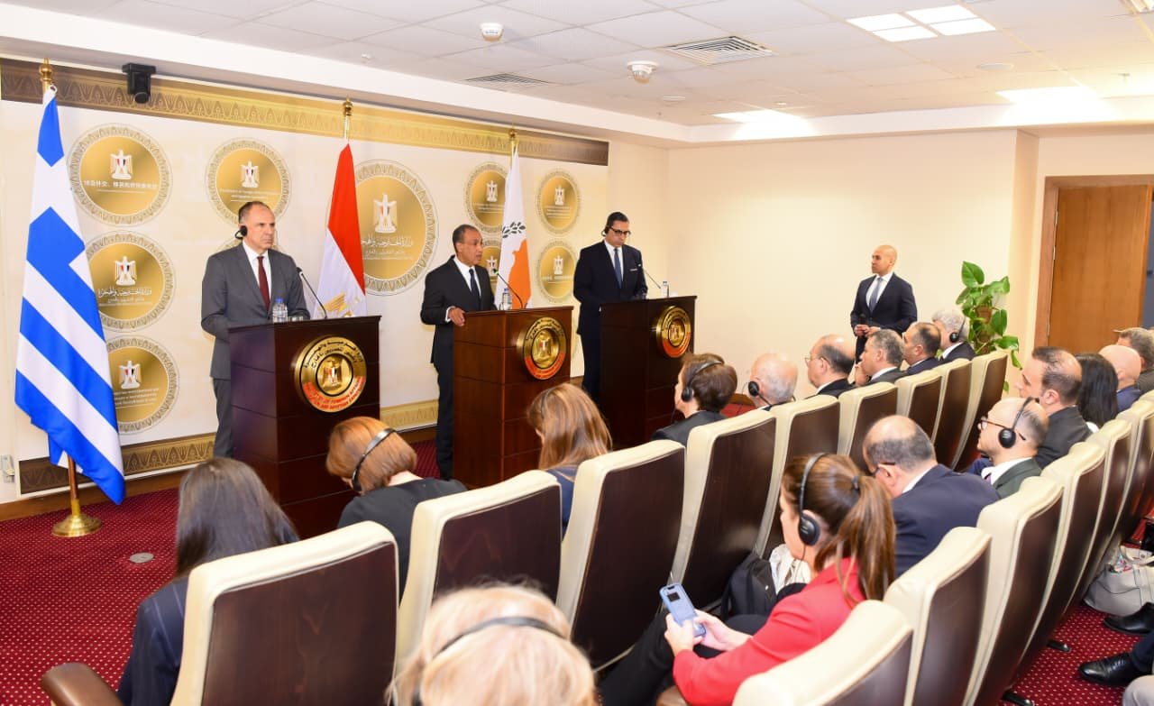 جانب من لقاء الوزراء الثلاثة