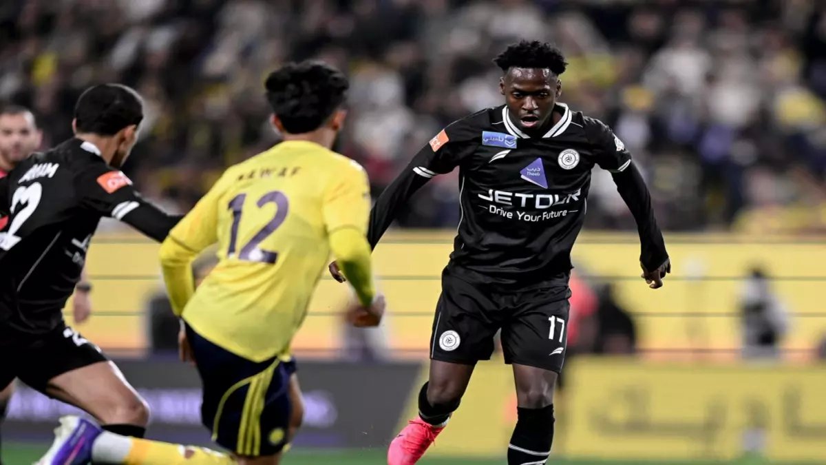 عاجل: الشباب ينفجر غضباً بعد الخسارة أمام النصر - "قرارات مريبة غيّرت النتيجة"!