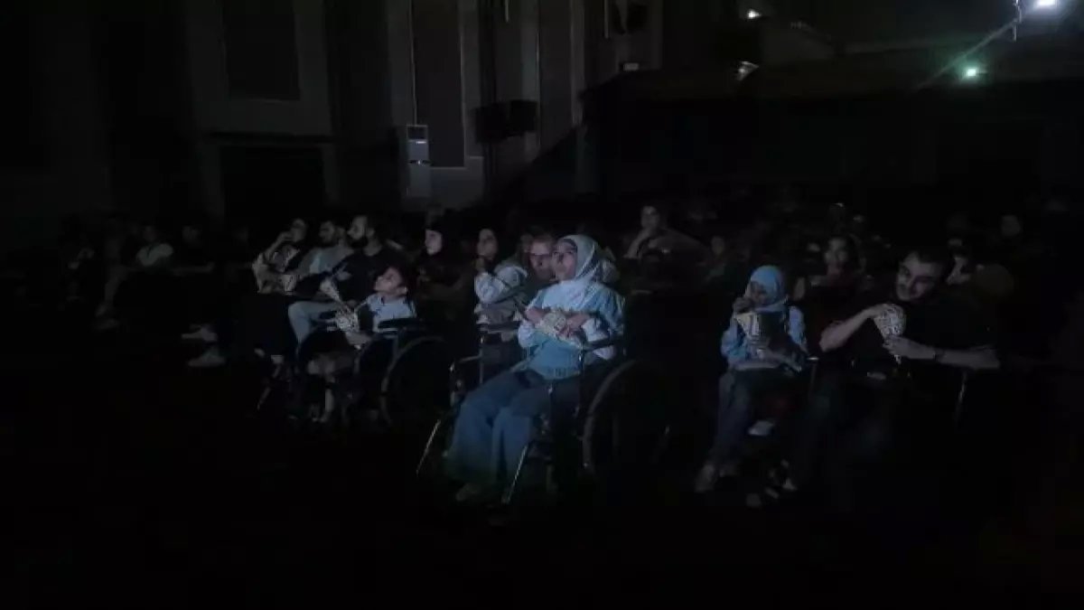 حصري: الكتاب الذي يكشف أسرار الصحافة في هوليوود... كيف حولت السينما الصحفيين لأبطال خارقين؟