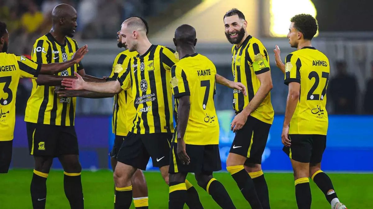 كارثة مزدوجة تهز الاتحاد.. لاعب الفريق الأشهر على أعتاب الرحيل المفاجئ! (صورة)