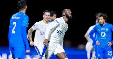 الهلال يتفوق على نيوم وحجازي بثنائية في الدوري السعودي.. فيديو