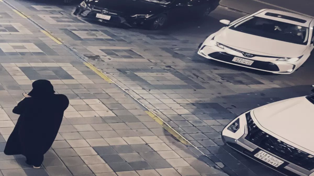 عاجل: بطلة سعودية تنقذ أماً وأطفالها من موت محقق في ثوان معدودة… الفيديو يحطم الإنترنت!