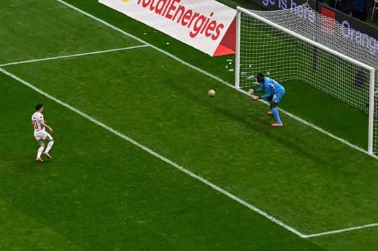 إبراهيم دياز يهدر ركلة الجزاء