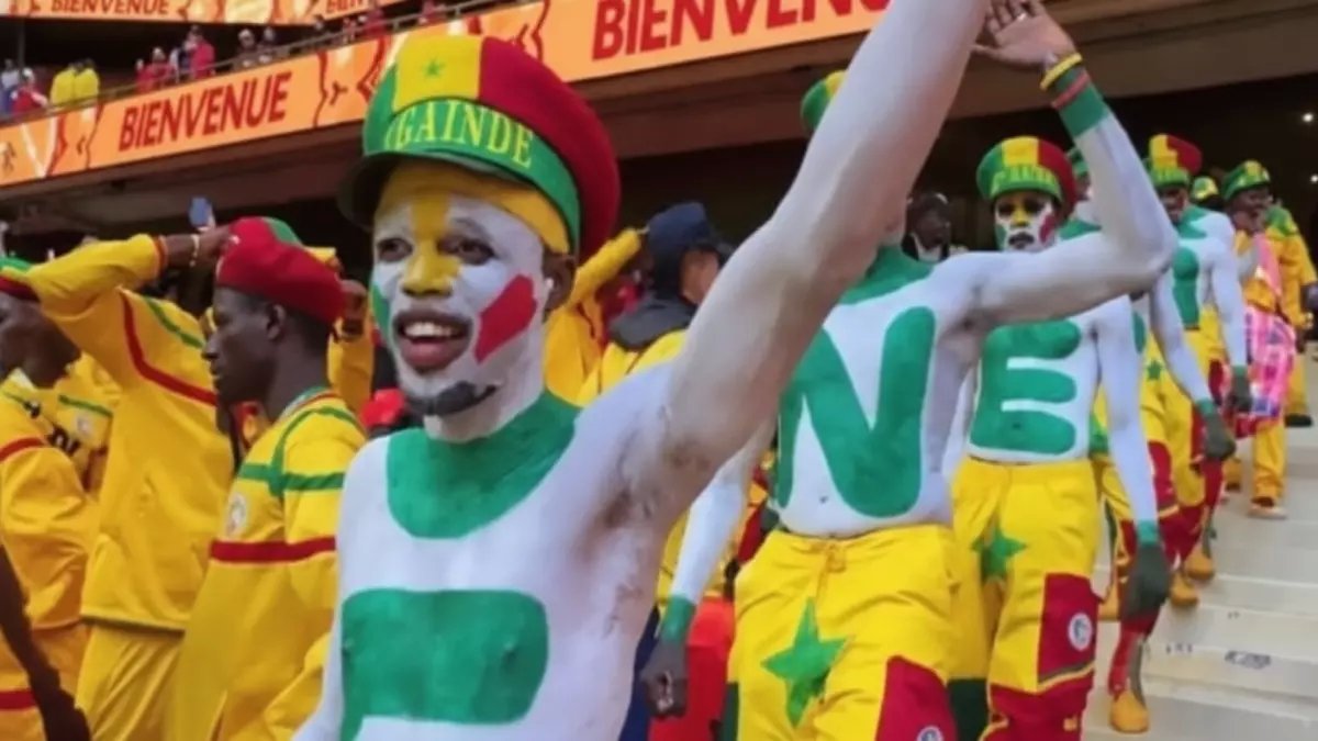 عاجل: المغرب ضد السنغال... جماهير تقتحم الملعب قبل النهائي التاريخي - أول مواجهة بينهما في كأس أمم أفريقيا!