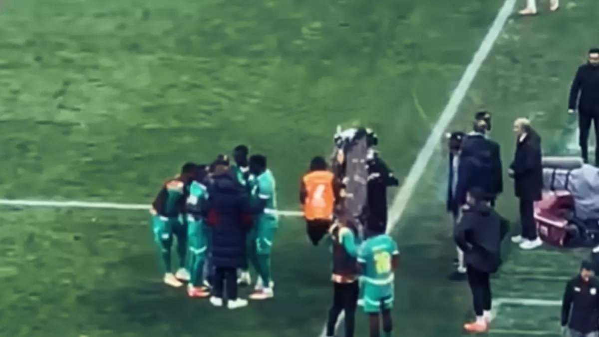 صادم: السنغال ينسحب من نهائي أمم أفريقيا أمام المغرب في الدقيقة 90+12... ثم يتوج بالبطولة!