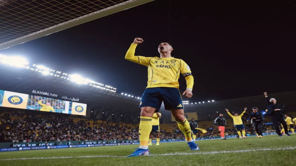 عاجل: الهلال يحطم رقماً قياسياً بـ12 فوزاً متتالياً... والنصر ينجو من الكارثة في اللحظة الأخيرة!