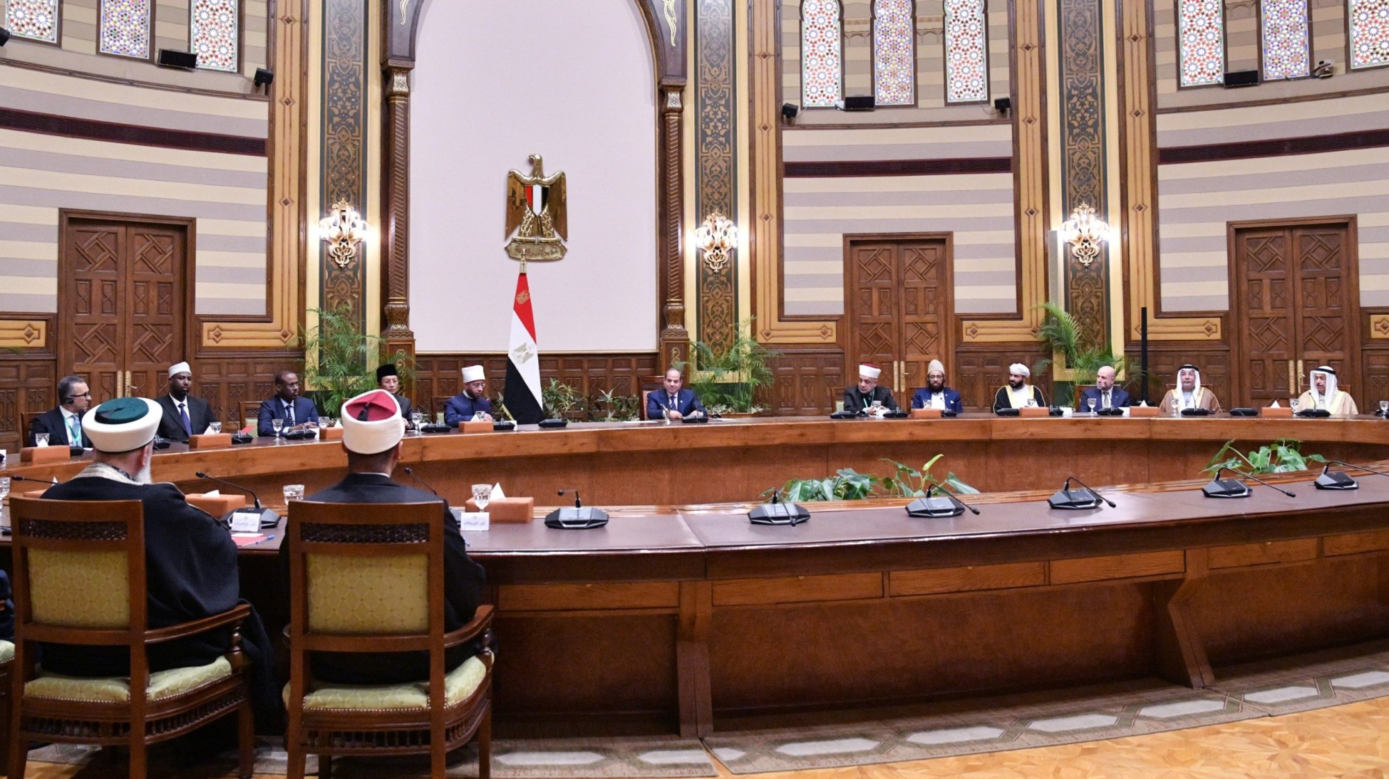 الرئيس السيسى يستقبل نخبة من المشاركين فى فعاليات المؤتمر الدولى للمجلس الأعلى للشؤون الإسلامية (3)