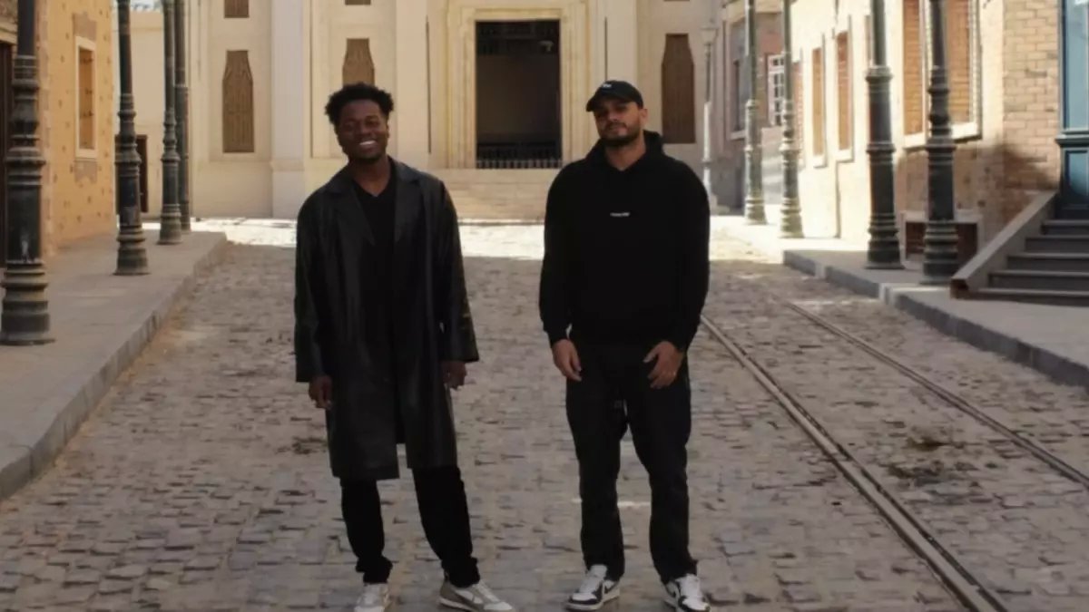 شاهد: نجم هوليوود الشهير Odain Watson يفاجئ الجميع بإعجابه الجنوني بمدينة الإنتاج المصرية!