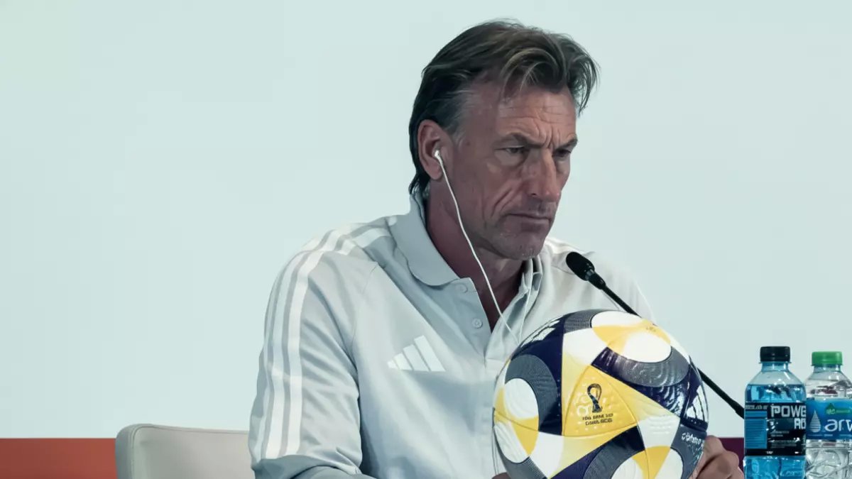 عاجل: رينارد يصدم السعوديين بتصريحات مثيرة بعد كارثة الأردن… 70% من الجماهير تطالب برحيله فوراً!