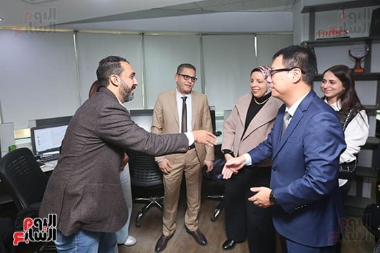 مسئول شركه هاواوي في مصر يزور مقر اليوم السابع (1) مسئول شركه هاواوي في مصر يزور مقر اليوم السابع (1)