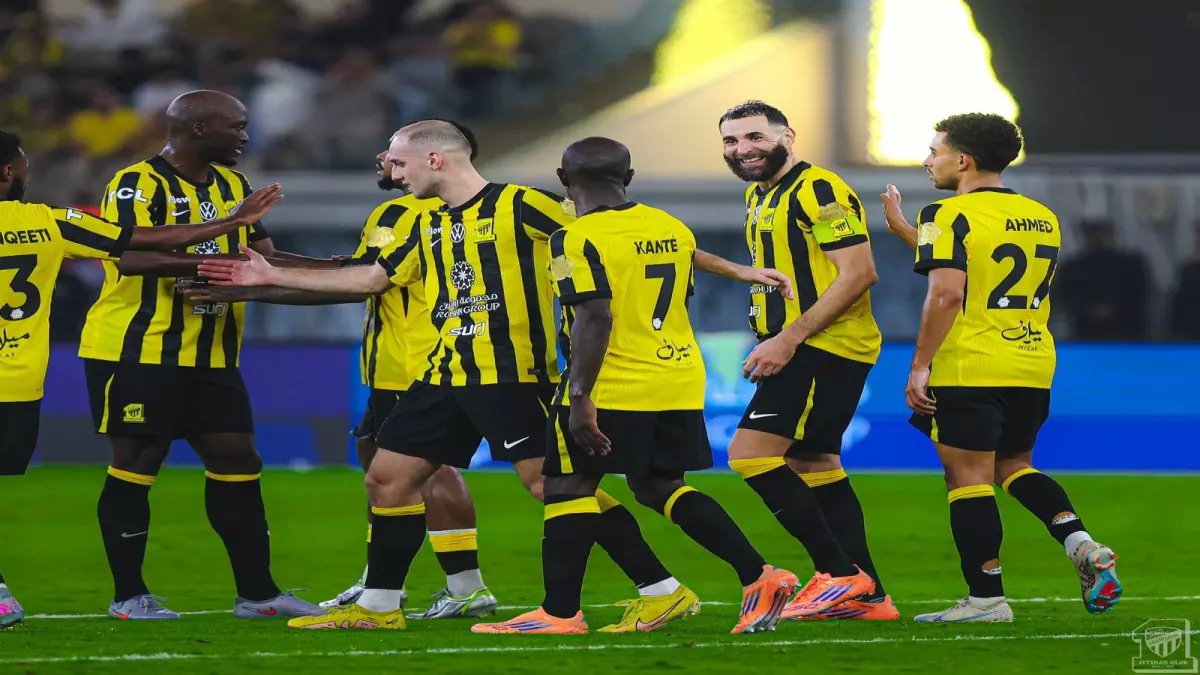 الاتحاد يخسر نجمه الشهير ومحترف الفريق.. وهذا هو الموعد لأول ظهور له بقميص ناديه الجديد! (صورة)