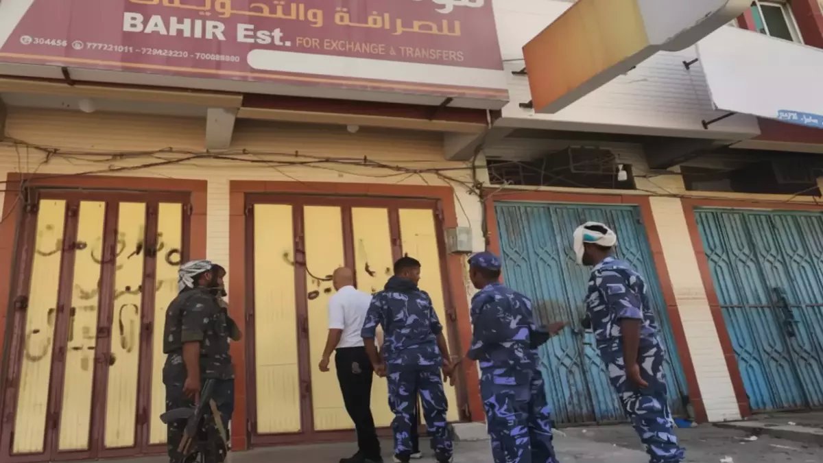 ماذا لو دفعت لك دولة مجاورة راتب 4 أشهر متأخرة؟ المملكة العربية السعودية تكشف عن 'عملية جراحية مالية' بقيمة 1.38 مليار ريال تصل مباشرة إلى جيب المواطن اليمني.