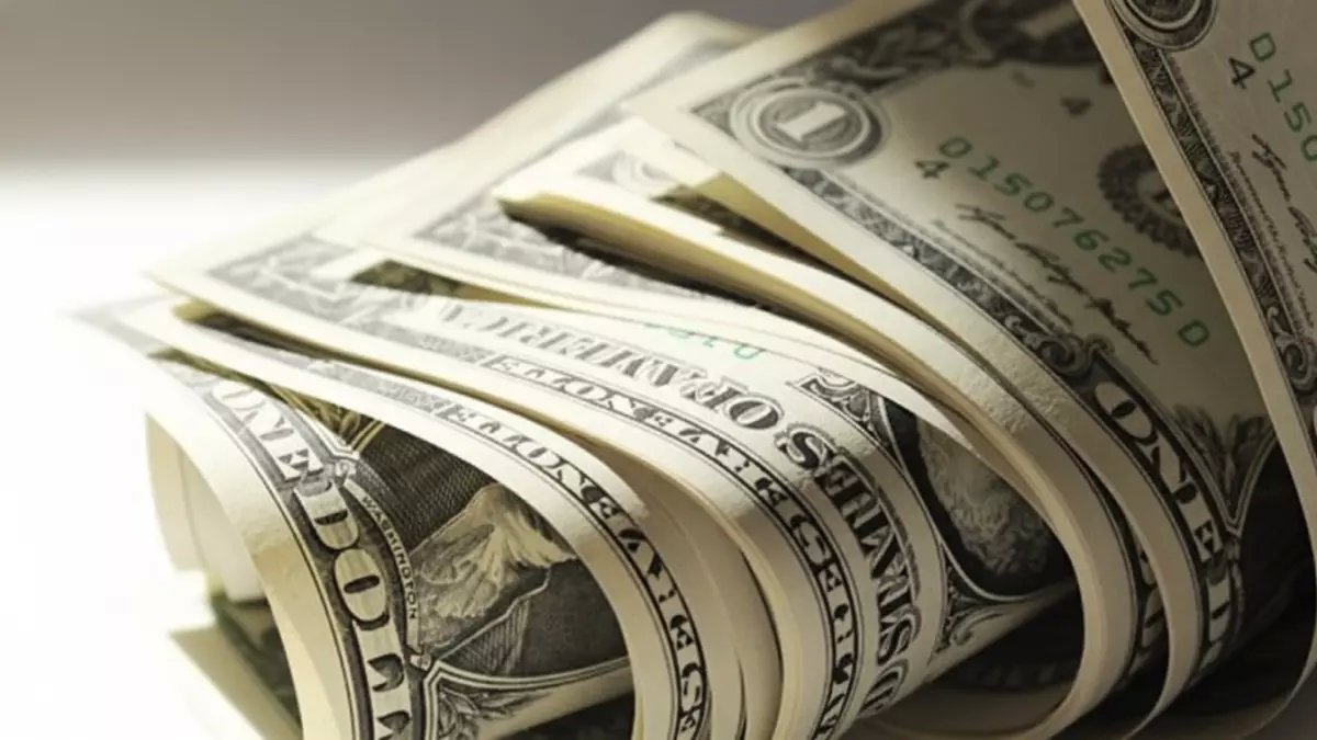 عاجل: الدولار يحطم الحواجز النفسية ويقترب من 48 جنيه... هل تشهد مصر موجة غلاء جديدة؟