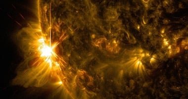 عاصفة شمسية قوية تضرب الأرض وتتسبب فى عاصفة مغناطيسية من المستوى الرابع