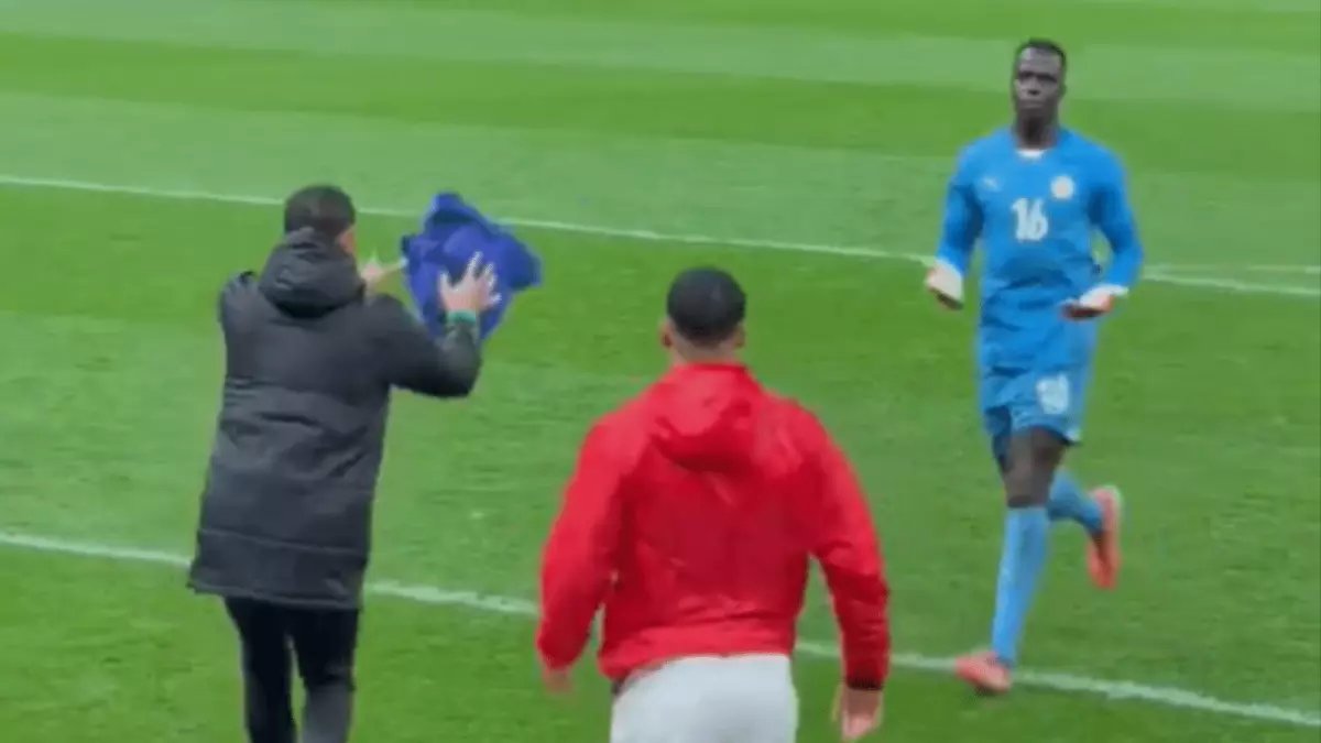 عاجل: صيباري يزور ميندي ويقدم اعتذاراً تاريخياً... مشهد مؤثر بعد جدل المنشفة في نهائي الكان!