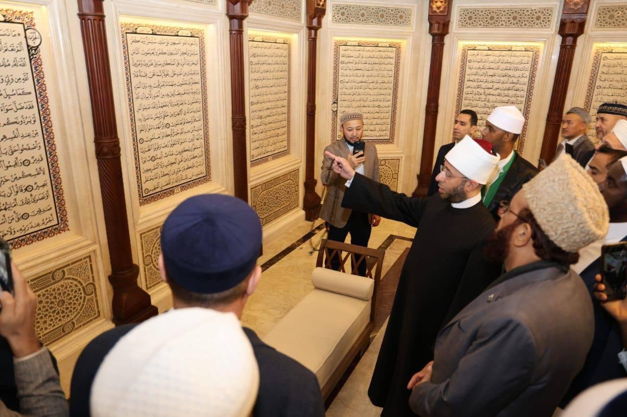 وزير الأوقاف يصطحب وفود مؤتمر الاعلى للشئون الإسلامية في زيارة لمسجد مصر الكبير وزير الأوقاف يصطحب وفود مؤتمر الاعلى للشئون الإسلامية في زيارة لمسجد مصر الكبير