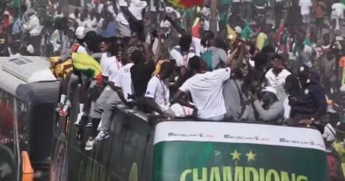 استقبال شعبي ضخم لنجوم منتخب السنغال بعد التتويج بأمم أفريقيا.. فيديو وصور