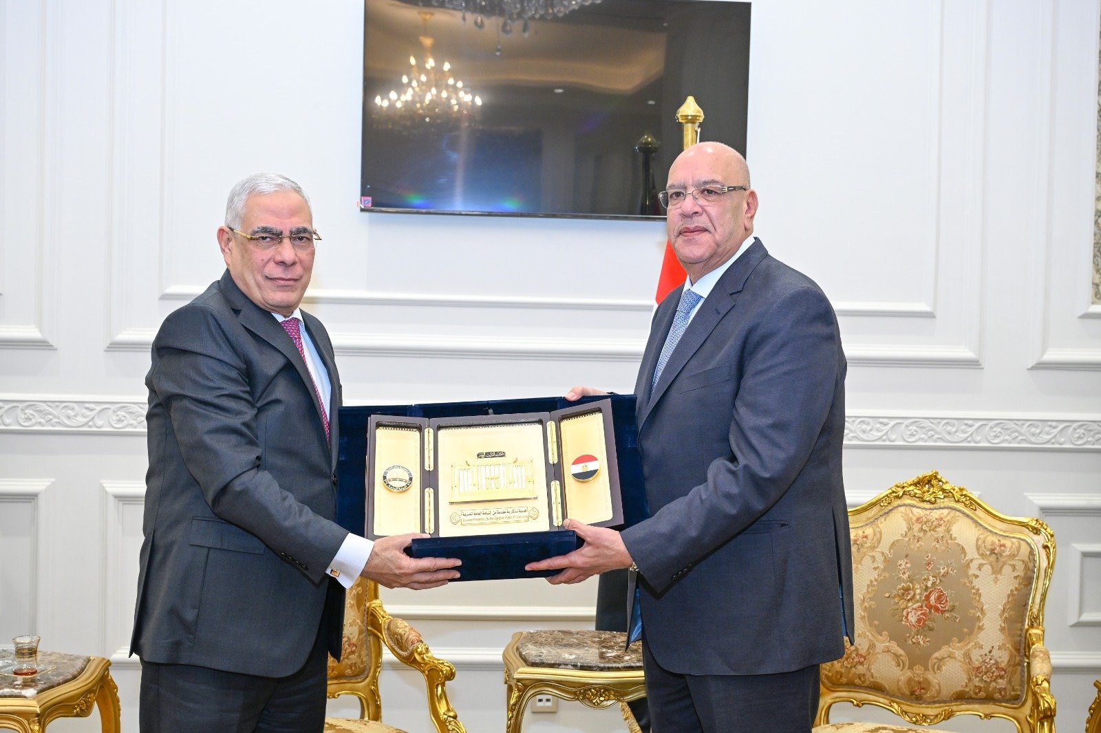 النائب العام يجري زيارة لرئيس مجلس النواب لتهنئته بتولي منصبه الجديد (4) النائب العام يجري زيارة لرئيس مجلس النواب لتهنئته بتولي منصبه الجديد (4)