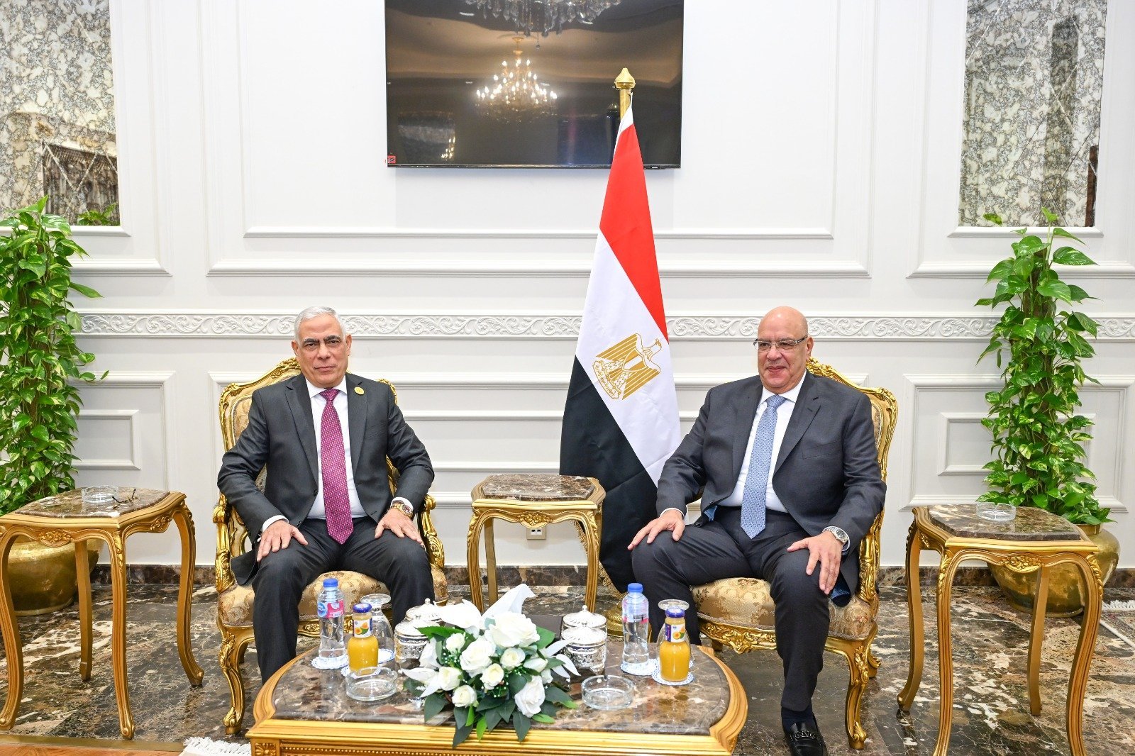 النائب العام يجري زيارة لرئيس مجلس النواب لتهنئته بتولي منصبه الجديد (2) النائب العام يجري زيارة لرئيس مجلس النواب لتهنئته بتولي منصبه الجديد (2)