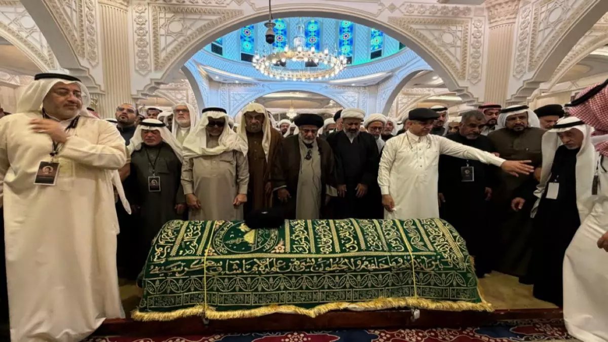 عاجل: الدمام والأحساء تودعان «عالم الأجيال»... حشود هائلة تشيع السيد السلمان في مشهد مهيب!