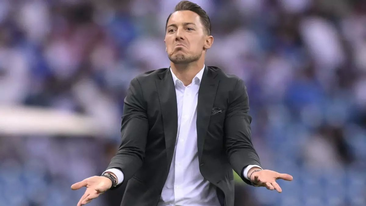 عاجل: يايسله يصدم الجماهير ويقرر التخلي عن نجم الأهلي... الخيبري إلى الرياض!