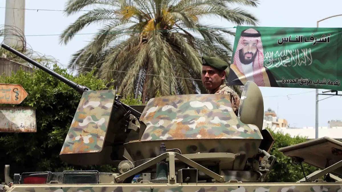 عاجل: الموفد السعودي يكشف خطة حصر السلاح في لبنان... والمفاجأة في قضية "أبو عمر"!