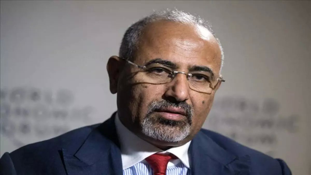 عاجل: الزُبيدي يحذف "الإعلان الدستوري" فجأة بعد فتح التحقيق ضده... هل انهار حلم دولة الجنوب؟