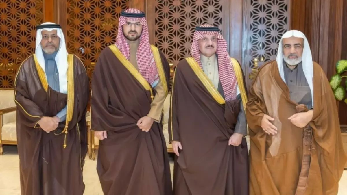 رسمياً: أمير الشرقية يقدم تعازيه الشخصية لعائلة السلمان في مصاب مؤلم... دعوات خاصة بالرحمة والمغفرة