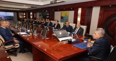 أسامة ربيع: مؤشرات إيجابية تبشر بتعافى حركة الملاحة بقناة السويس