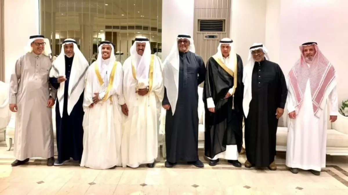 بالصور: نائب شيخ طائفة السمّاكين بالمدينة المنورة يزف نجله عمر في احتفال مهيب... والعريس يكشف سر سعادته!